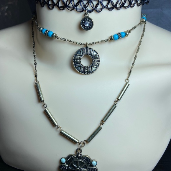 Gorgeous Choker Necklace - Picture 1 of 2